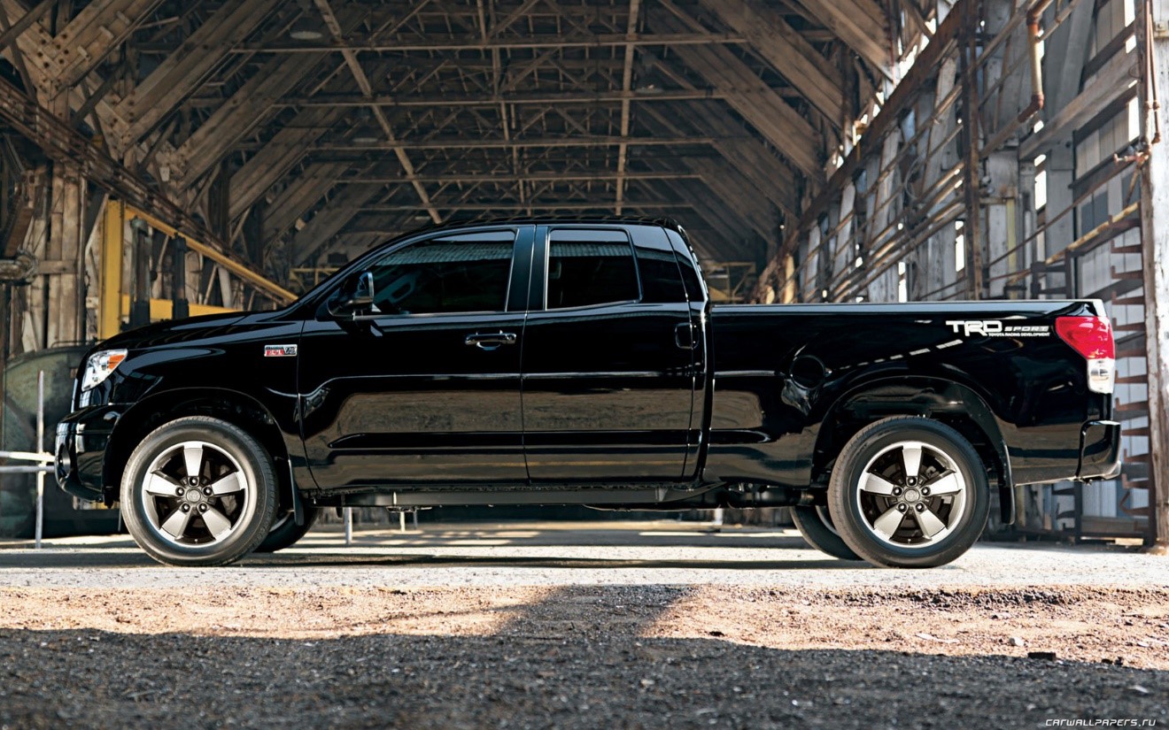 What is the towing capacity of a Toyota Tundra?